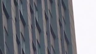 Barricaded suspect threatening to jump from high-rise building 📌#Manhattan | #NewYork