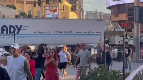 Las Vegas Patriots Protest Against Forced Vaccinations, Masks & More On The Strip!