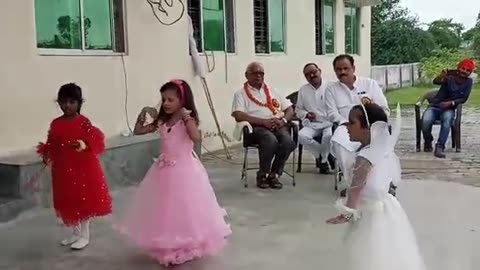 Indian gute girls dancing