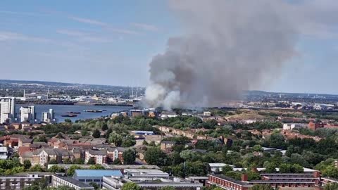 A large fire currently in Thamesmead_3