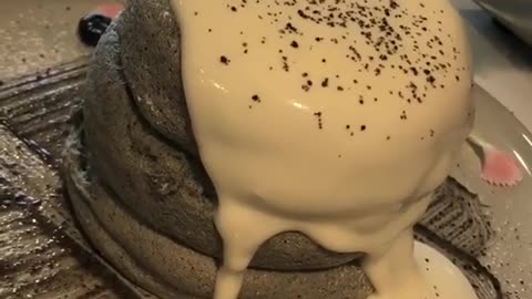 FLUFFY OREO LAVA PANCAKES🥞