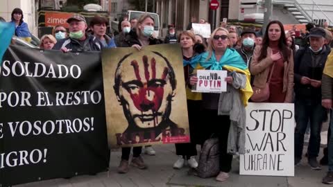 Javier Bardem protests outside Russian embassy