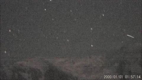 UFO makes sharp turn over Mt Adams