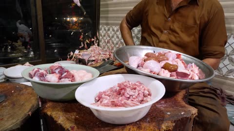 Pakistan’s Ultra Bizarre Street Food! Exotic Meat of Lahore!