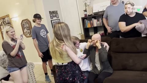 Magic trick surprises a cancer-battling mom at a family gathering | Humankind #goodnews