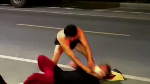 Chinese kung fu, actual street fighting, please do not imitate dangerous moves