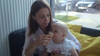 Baby gets instant brain freeze from ice cream