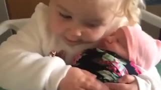 Heartwarming moment 3-year old girl meets her baby sister for the first time