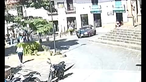 En San Gil, conductor arrolló a un agente de tránsito que le impuso un comparendo