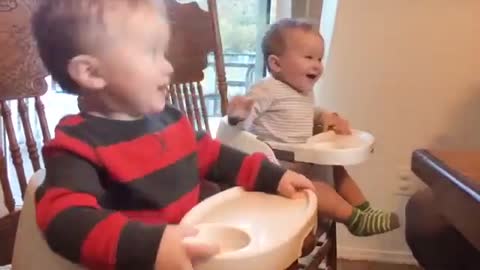 The most beautiful funny situations between twin babies