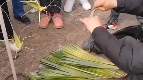 A man making grasshopper in hand