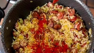 11-Arroz com linguiça calabresa e ingredientes