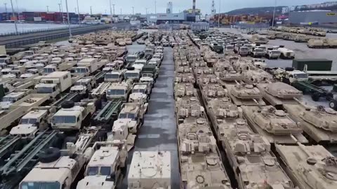 Hundreds of US Army military and special equipment units in the Polish port of Gdynia