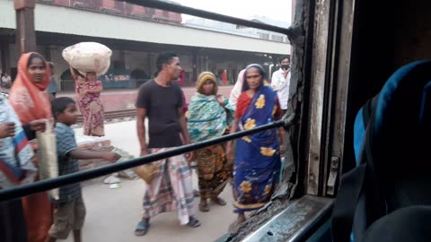 train travel in bangladesh