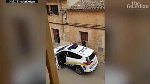 Spanish police sing to families during coronavirus lockdown in Mallorca