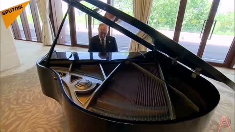 Putin playing O Canada ahead of his meeting with Xi.