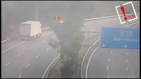 Un camionero bebido circula más de un kilómetro contra dirección por la C-32