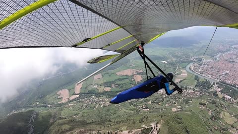 Hang Gliding - The Freedom of Flight.