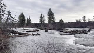Hiking Beside Mighty Deschutes River – Central Oregon – 4K