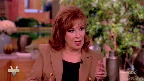 Joy Behar Scolds Men In Audience For Not Applauding Kavanaugh Accuser