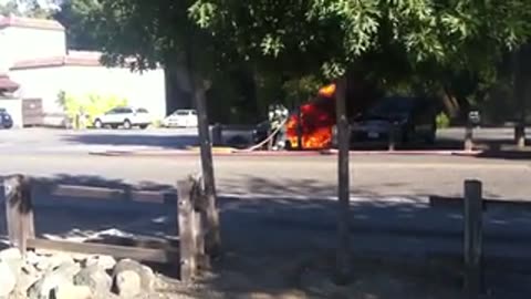 ANOTHER LITHIUM ION ELECTRIC CAR BURSTS INTO FLAMES FOR NO REASON IN PALO ALTO