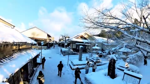 Kyoto blanketed in snow as a winter storm