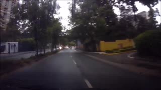 Imprudencia de conductor en vía de Bucaramanga por poco provoca un accidente