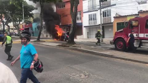 Video: Vehículo ardió en llamas en Bucaramanga