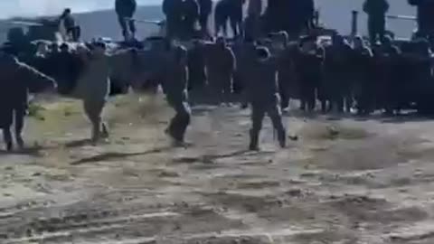 Russian & Ukraine soldiers are dancing together!