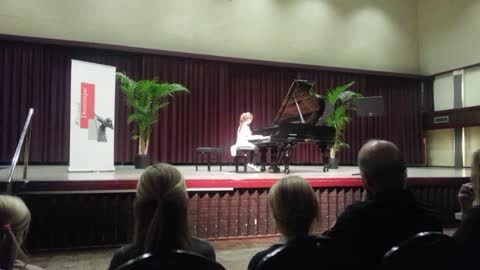 Piano competition Klassiek Dominique Venlo Holland, Xuanna at 7 years old.