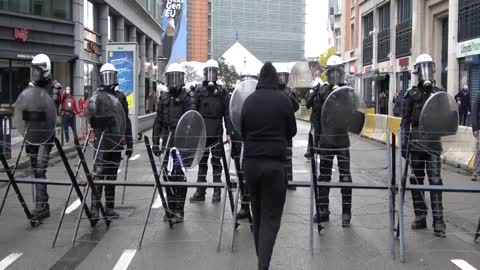 Belgium: Brussels anti-COVID measures march escalates into clashes - 05.12.2021