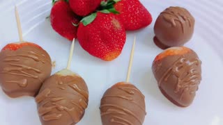 How to make chocolate covered strawberries at home by royaldesifood