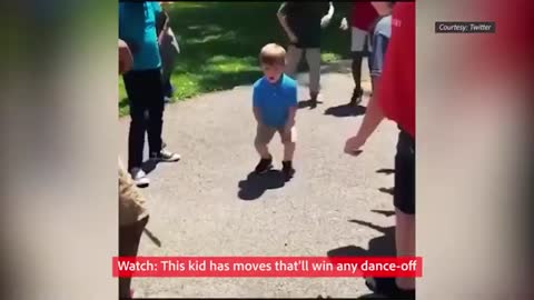 TODDLER ENTERTAINS THE CROWD