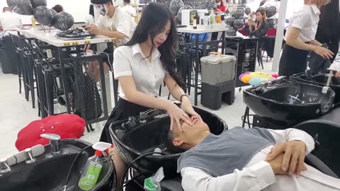 Relax with a pretty girl at 30 Shine Pham Van Thuan men's hair system