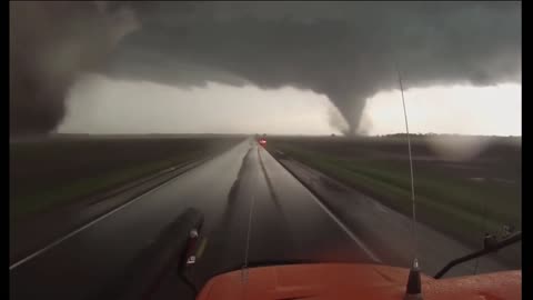 Amazing footage of multiple tornadoes
