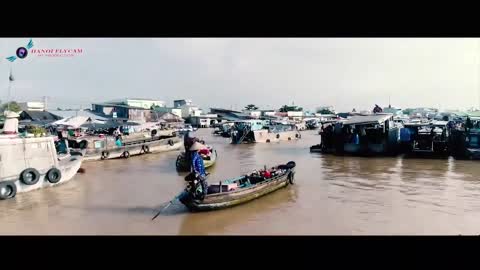 The beauty and peace of Can Tho floating market in Vietnam