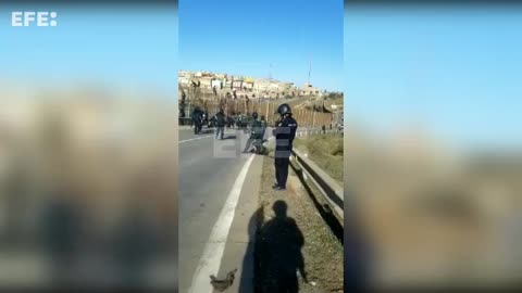 El salto a la valla de Melilla más numeroso de la historia deja más de 40 heridos