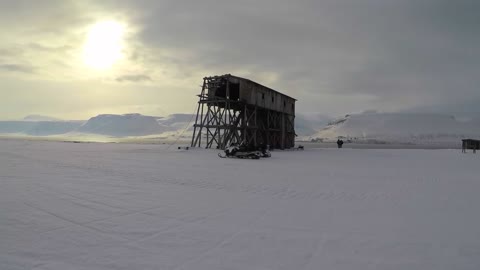 Svalbard in 4k- This beautiful townécity is situated in the arctic. A MUST WATCH!!!!!