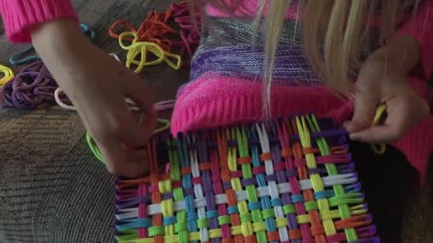 How To with Brooke - Weaving a Pot Holder