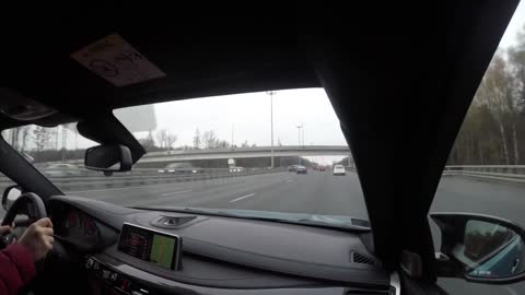 Wagon makes BMW X6M ... 200km / h ... This is Russia, baby !!!