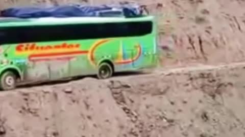 A bus full of passengers almost fell over the hill - Thriller Moments