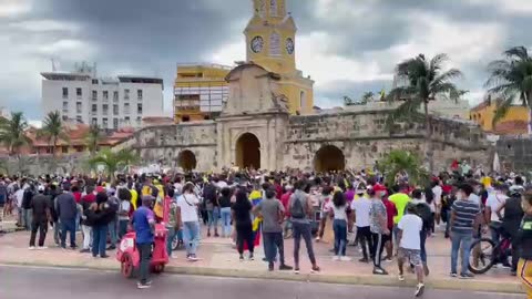 Cacerolazo en Torre del Reloj