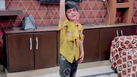 Bache nay Kamal kar diya ha Yar kia funny video bine ha😊