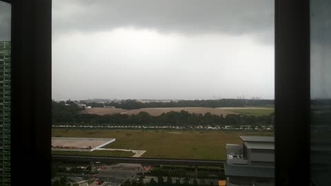 Amazing 1 long stroke of lightning by the sea! never been seen footage..