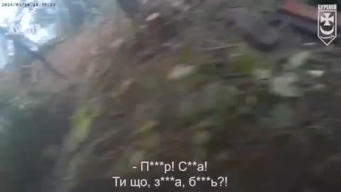 Uncensored version of Ukrainian rushing Russian soldier and shooting him in face