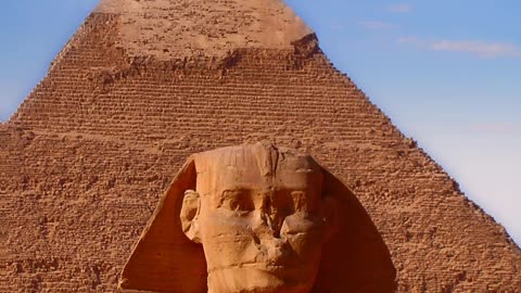 The best landmarks in Egypt, the Sphinx and the pyramid