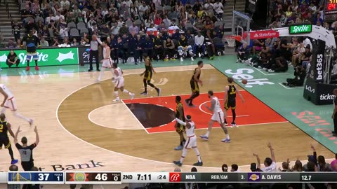 NBA - WEMBY EXPLODES THE TRI-TRACK IN THE FADEAWAY!