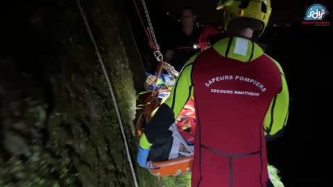 Moment Rescue Divers Hoist Man Who Fell Into River To safety