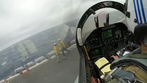 AMAZING PILOT - F18 carrier landing in bad weather and low visibility