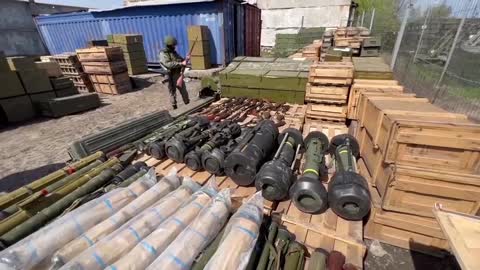 The Russian Armed Forces seized about a thousand weapons in a field warehouse